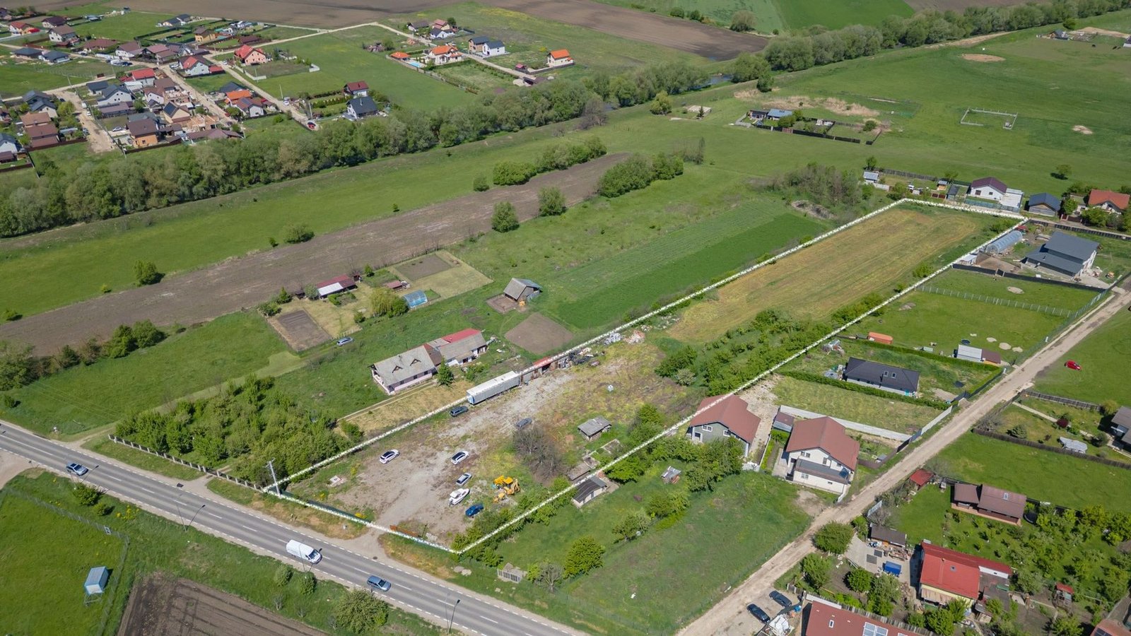 Teren intravilan Bod | Front 46 m la Asfalt | Utilități pe/lângă Teren