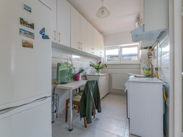 Chirie 2 Camere Vlahuță | 49 mp + Balcon | Însorit | Loc de Parcare