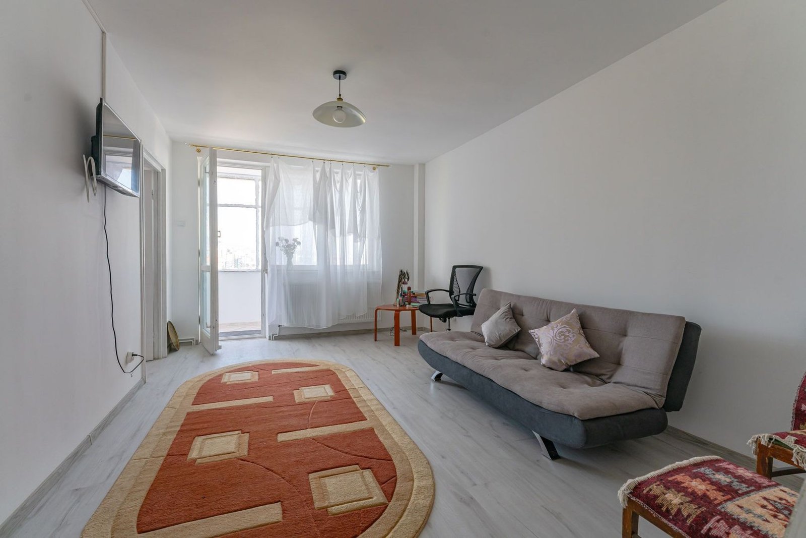 Chirie 2 Camere Vlahuță | 49 mp + Balcon | Însorit | Loc de Parcare