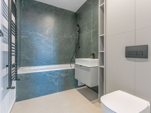Studio Bartolomeu | 43 mp + Balcon 10 mp | Etaj 5/8 | Sală Polivalentă