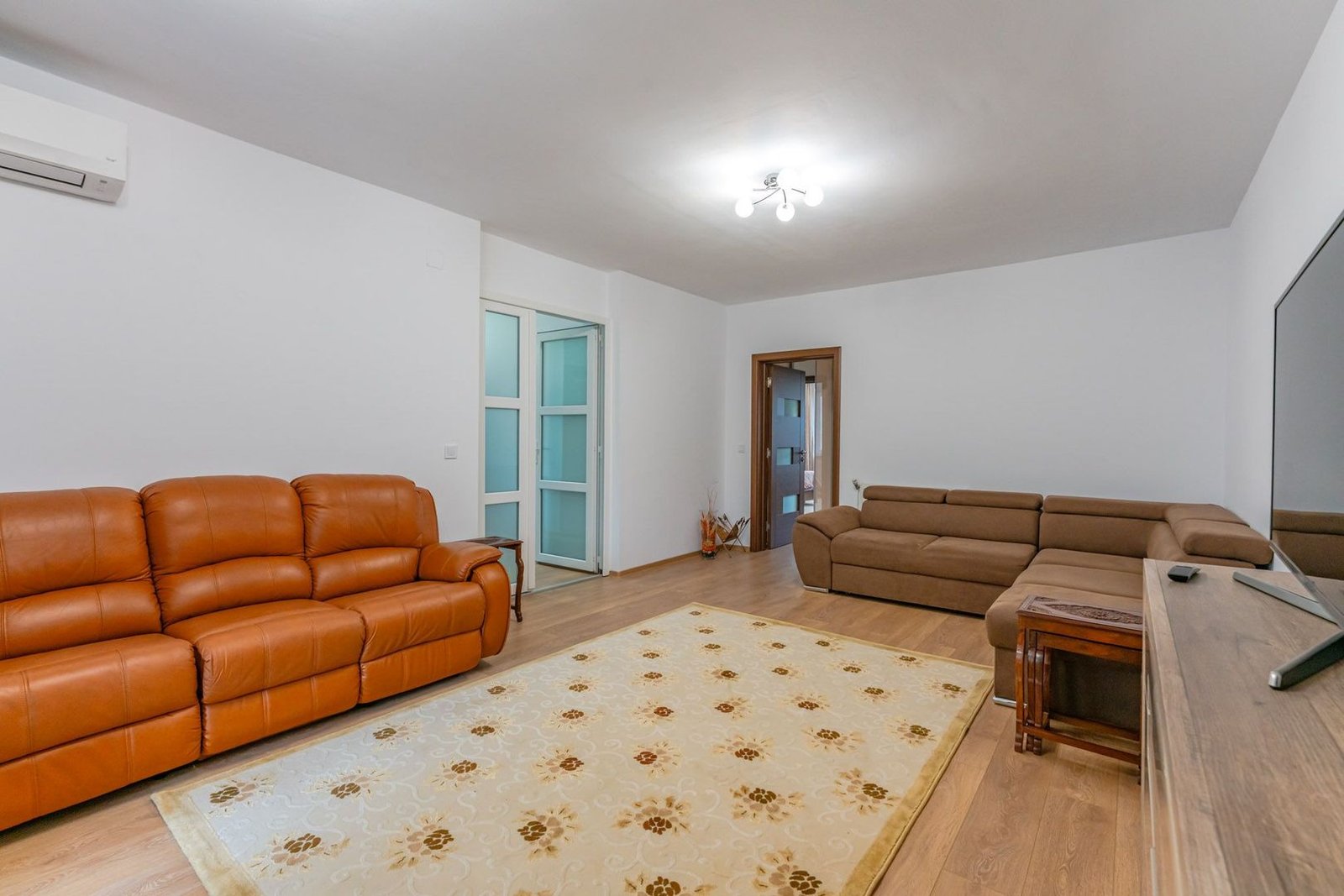 Apartament 2 Camere Răcădău | 75 mp | 2 Băi | Beci Subsol | Etaj 2/4