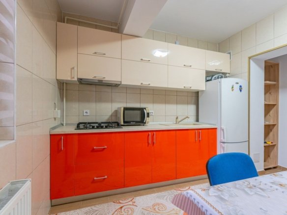 Apartament 2 Camere Răcădău | 75 mp | 2 Băi | Beci Subsol | Etaj 2/4