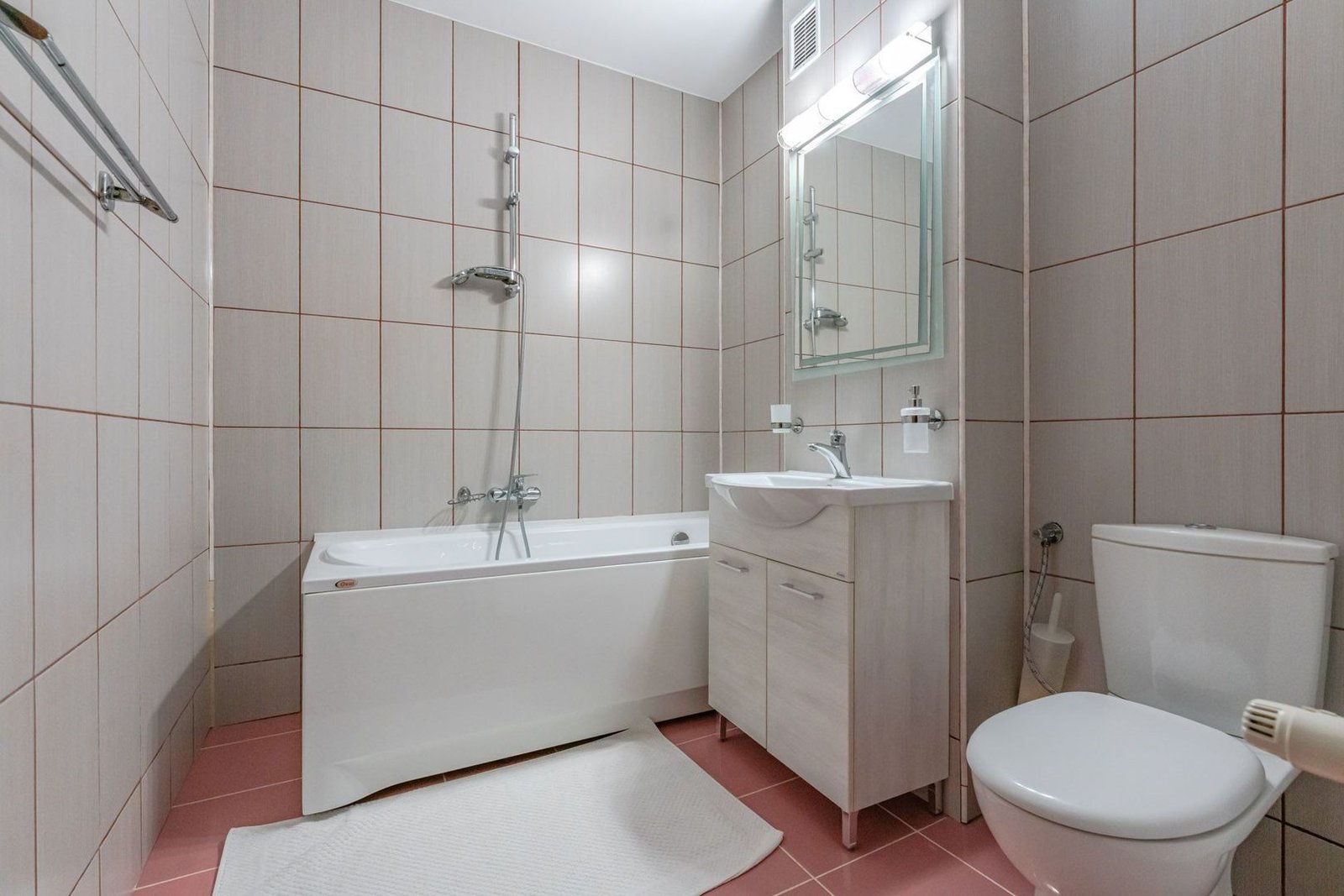 Apartament 2 Camere Răcădău | 75 mp | 2 Băi | Beci Subsol | Etaj 2/4