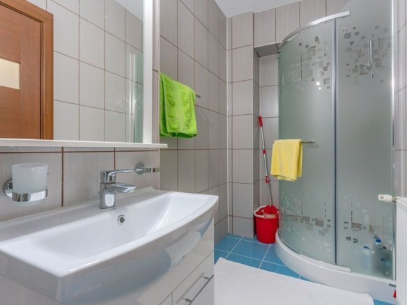 Apartament 2 Camere Răcădău | 75 mp | 2 Băi | Beci Subsol | Etaj 2/4