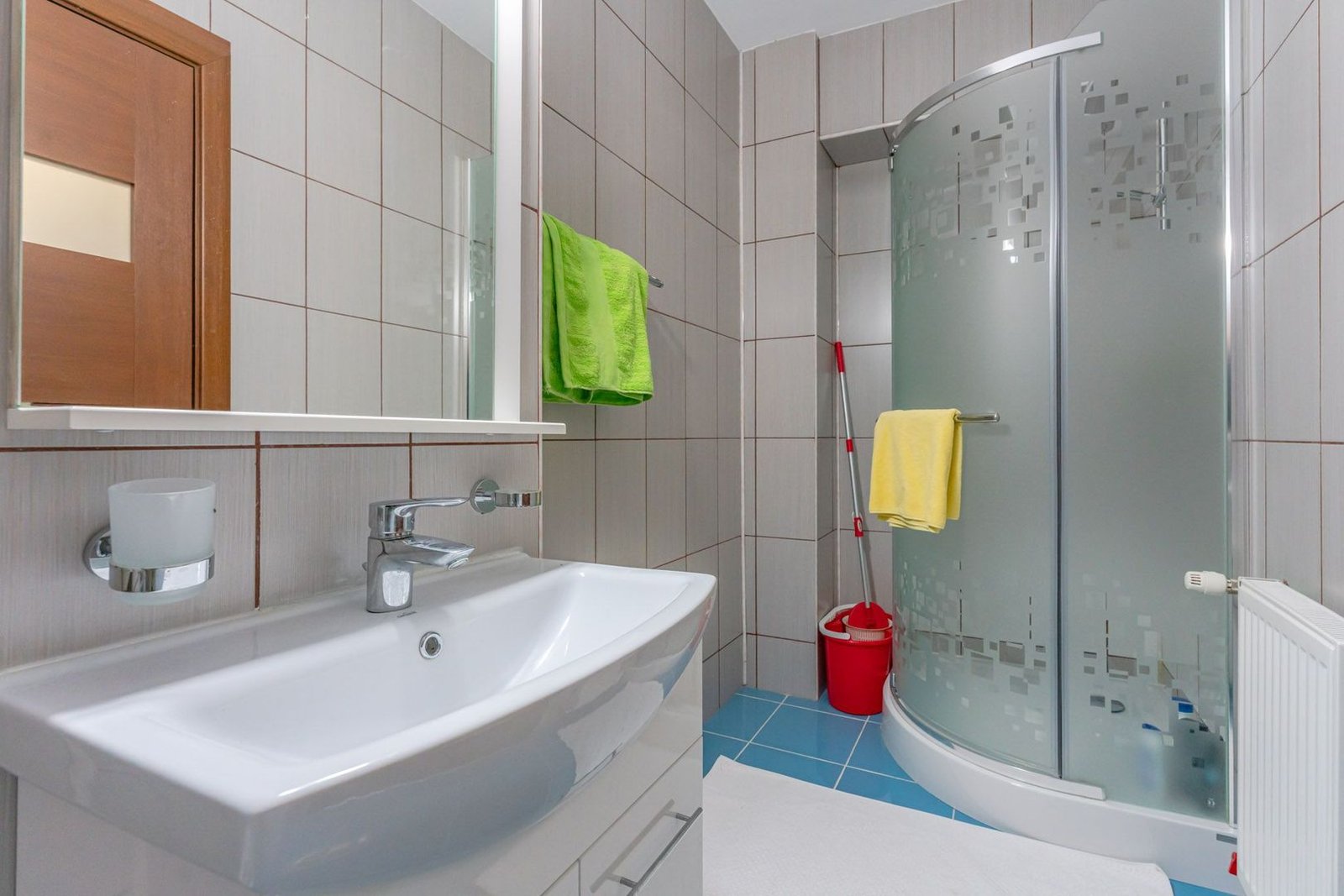 Apartament 2 Camere Răcădău | 75 mp | 2 Băi | Beci Subsol | Etaj 2/4