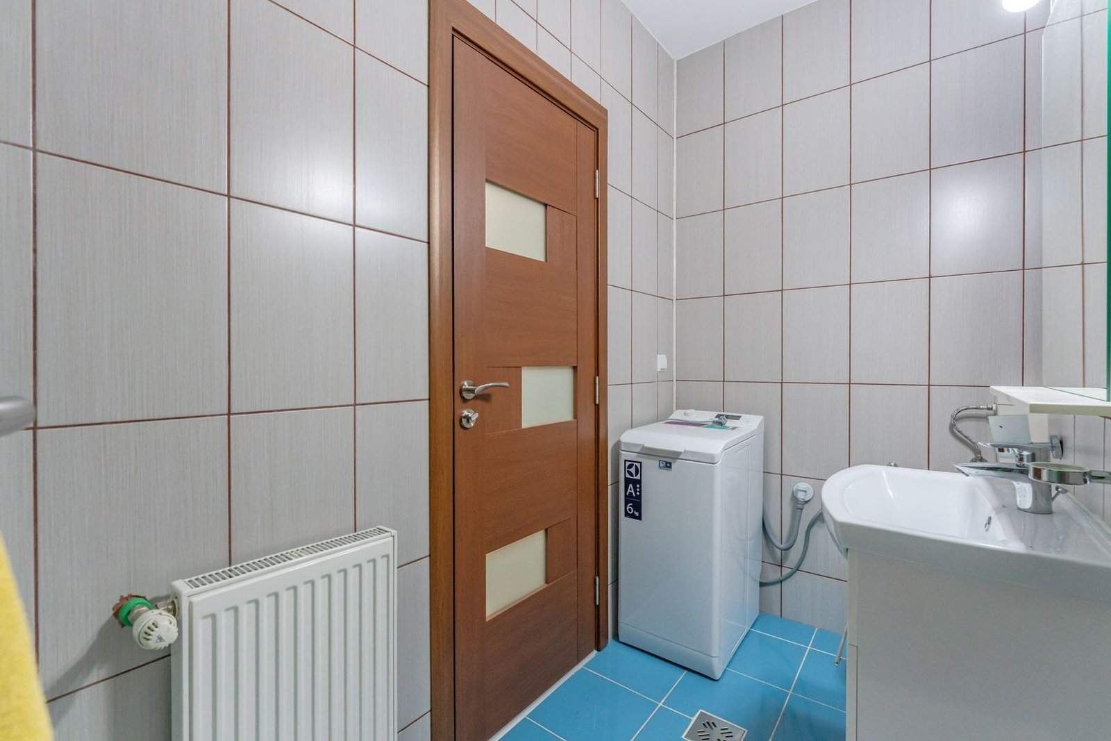Apartament 2 Camere Răcădău | 75 mp | 2 Băi | Beci Subsol | Etaj 2/4