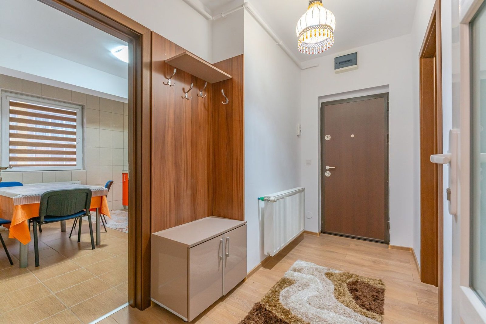 Apartament 2 Camere Răcădău | 75 mp | 2 Băi | Beci Subsol | Etaj 2/4