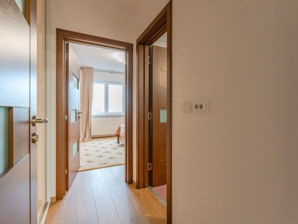 Apartament 2 Camere Răcădău | 75 mp | 2 Băi | Beci Subsol | Etaj 2/4