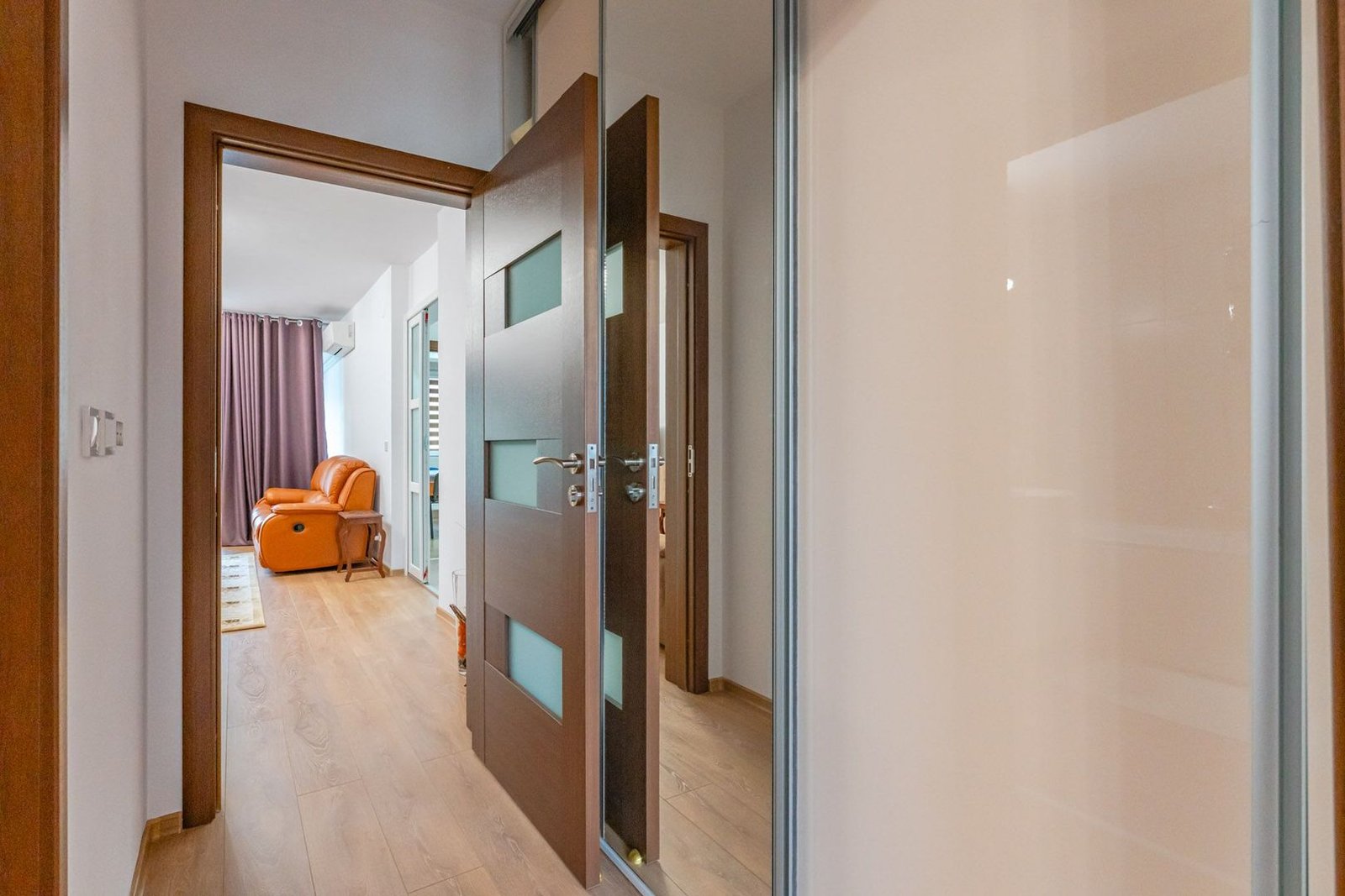 Apartament 2 Camere Răcădău | 75 mp | 2 Băi | Beci Subsol | Etaj 2/4