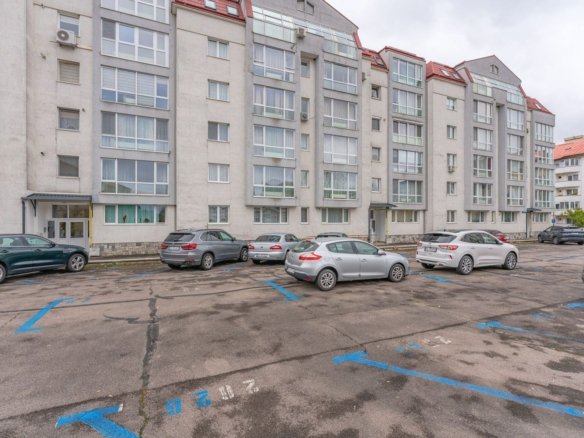 Apartament 2 Camere Răcădău | 75 mp | 2 Băi | Beci Subsol | Etaj 2/4