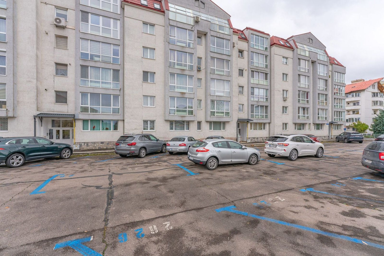 Apartament 2 Camere Răcădău | 75 mp | 2 Băi | Beci Subsol | Etaj 2/4