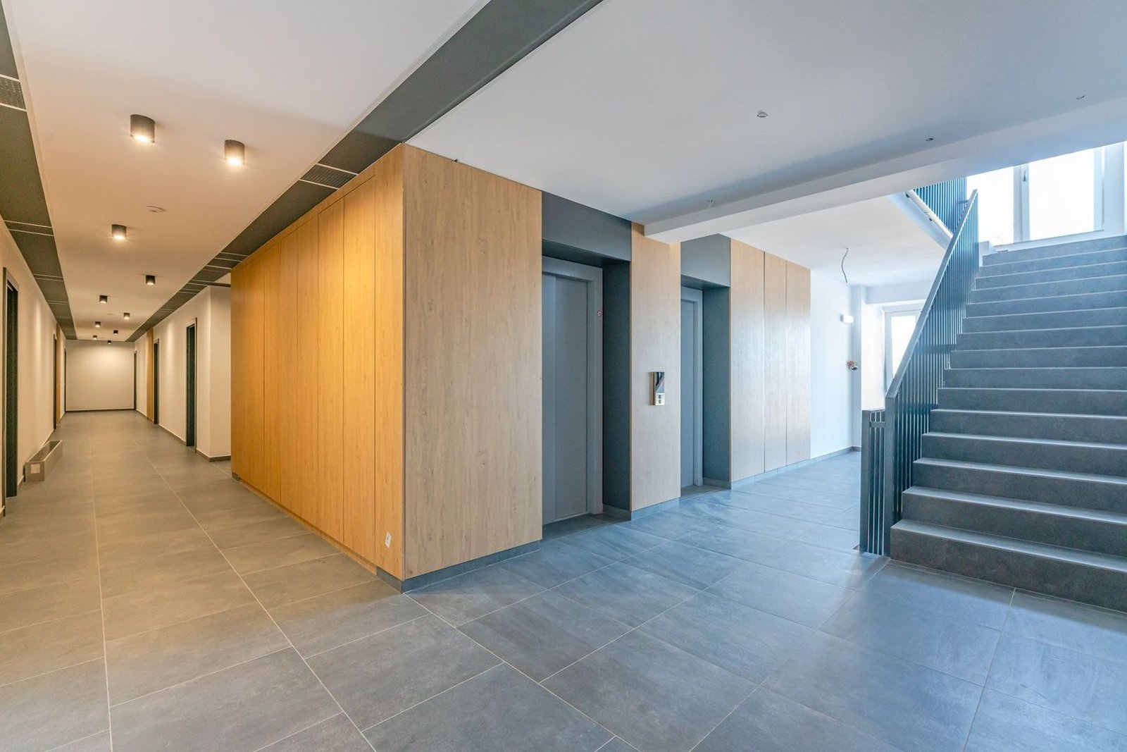 Studio Bartolomeu | 43 mp + Balcon 10 mp | Etaj 5/8 | Sală Polivalentă